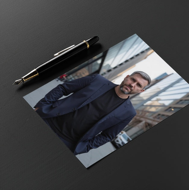 Personalisiertes Bewerbungsfoto – 3 glänzende Abzuge (10 × 15 cm) + GRATIS 160 KI-JPEGs – Mann